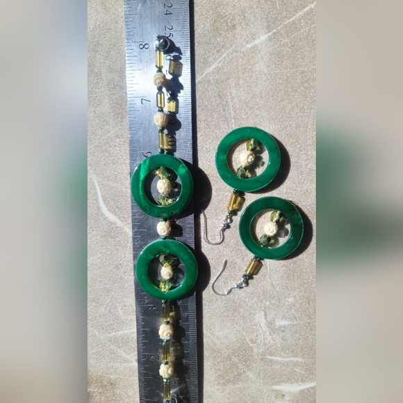 Handcrafted Bracelet and Earrings Set - Mother of Pearl - Picture 9 of 13